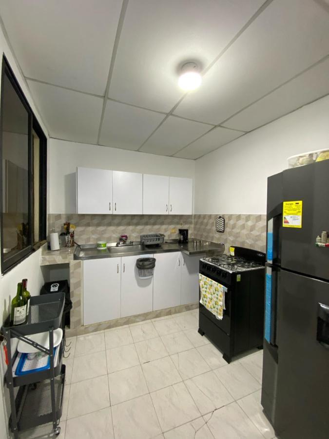 Habitaciones Cerca Al Aeropuerto 2 Cartagena Buitenkant foto