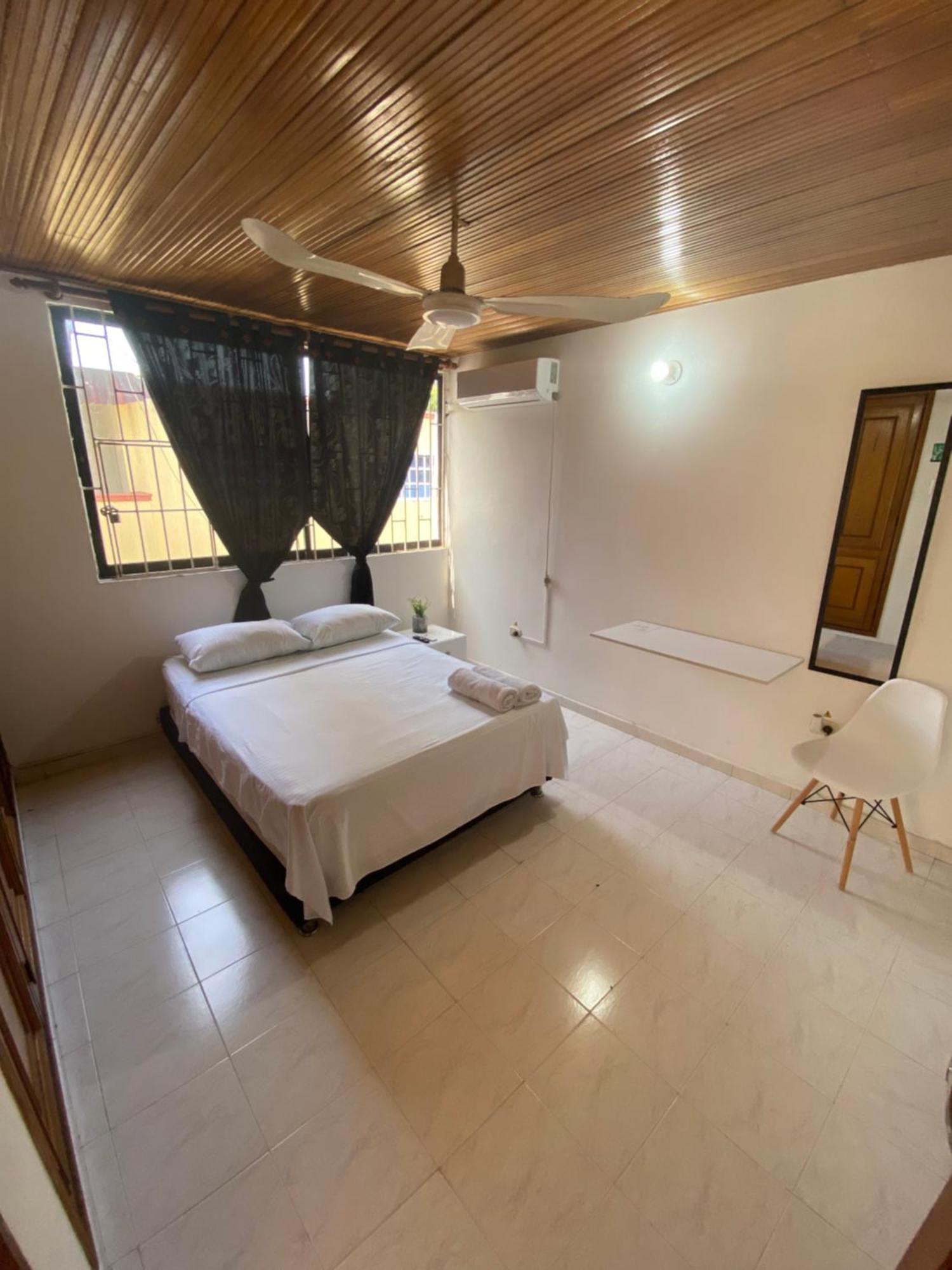 Habitaciones Cerca Al Aeropuerto 2 Cartagena Buitenkant foto